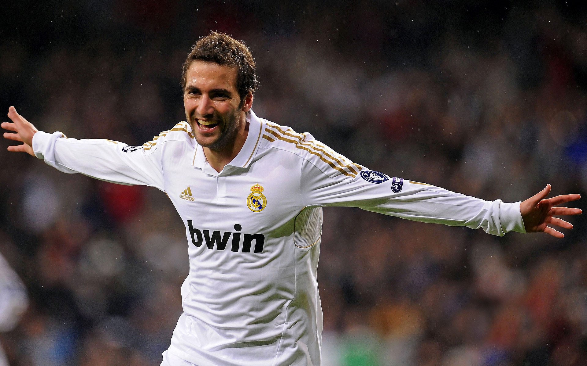 巴斯托尼关键战不手软，阿尔及利亚击败芬兰，个体与集体的胜利交响