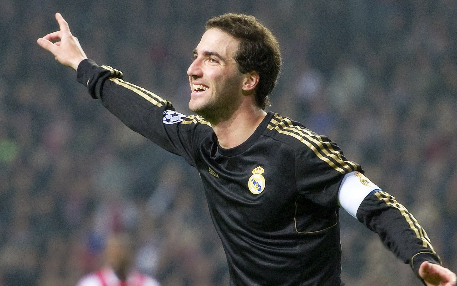 萨拉赫爆发破铁壁，AC米兰节奏掌控丹麦启示录